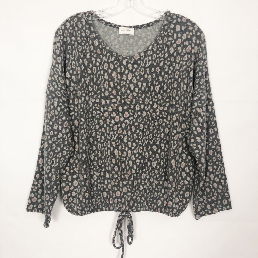Free Kisses Animal Print Long Sleeve Sweater Size Large